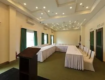Microtel By Wyndham South Forbes Near Nuvali 