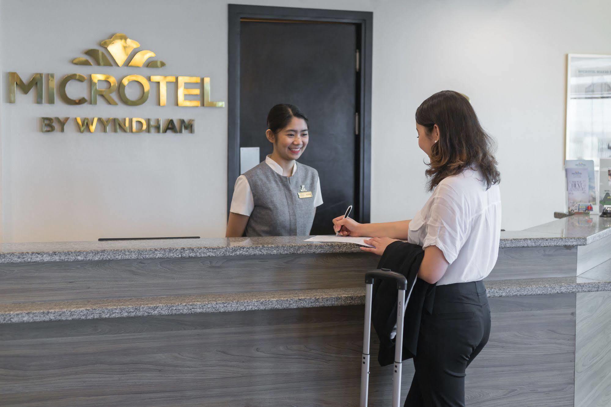 Microtel By Wyndham South Forbes Near Nuvali Hotel 3*