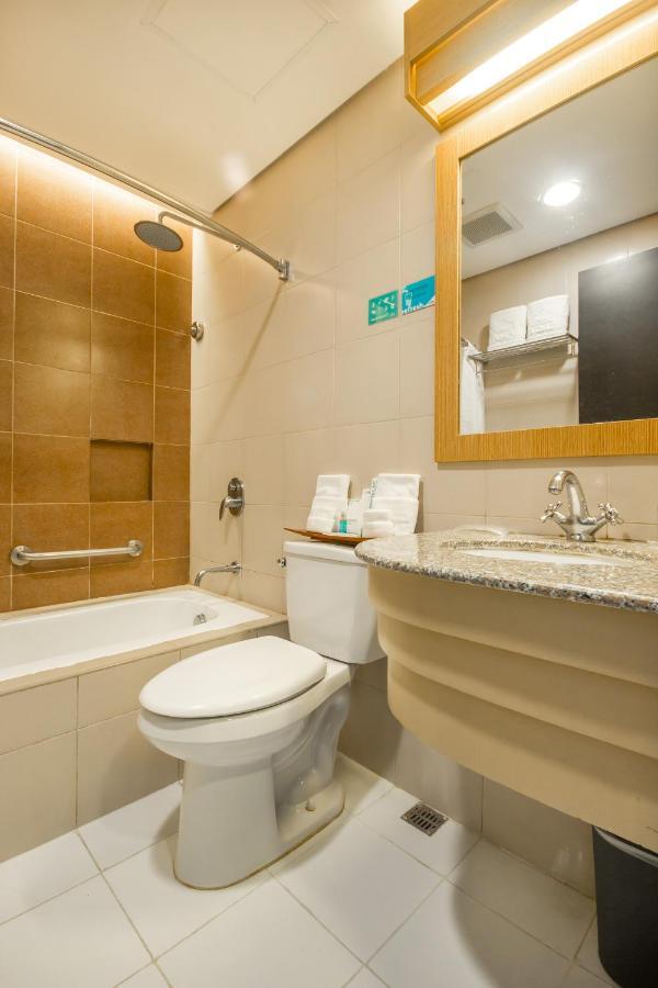 Microtel By Wyndham South Forbes Near Nuvali Hotel 3*